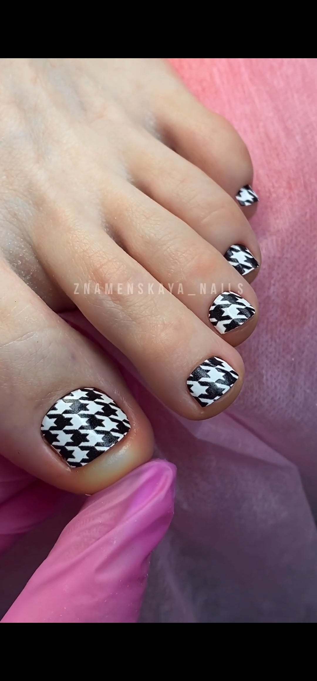 T347 – Houndstooth
